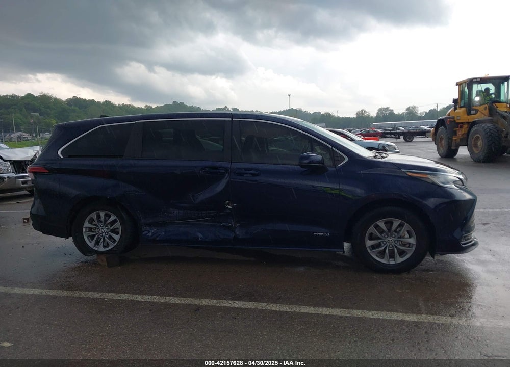 2021 TOYOTA SIENNA LE VIN: 5TDKRKEC8MS066277