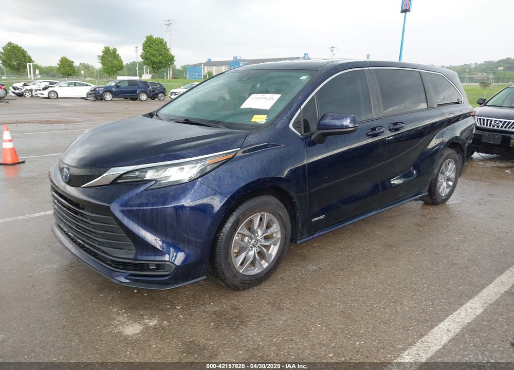 2021 TOYOTA SIENNA LE VIN: 5TDKRKEC8MS066277