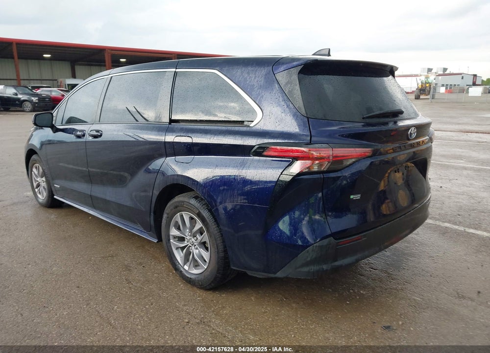 2021 TOYOTA SIENNA LE VIN: 5TDKRKEC8MS066277