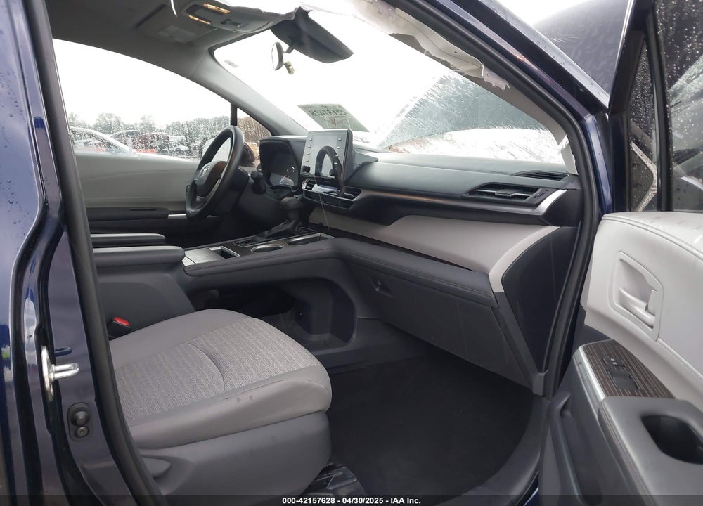2021 TOYOTA SIENNA LE VIN: 5TDKRKEC8MS066277