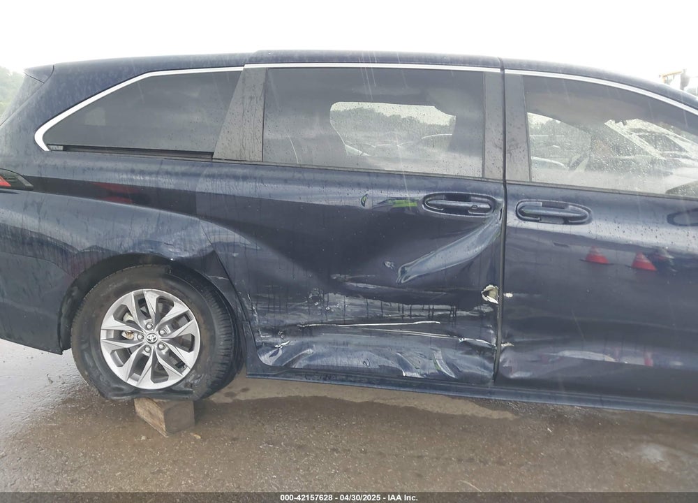 2021 TOYOTA SIENNA LE VIN: 5TDKRKEC8MS066277