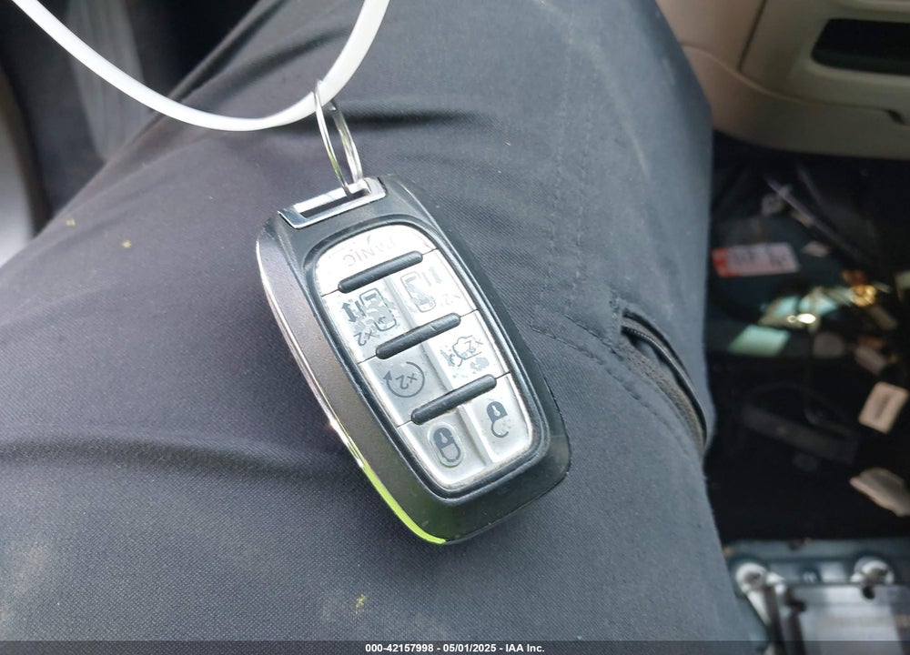 2020 CHRYSLER VOYAGER VIN: 2C4RC1DGXLR198575