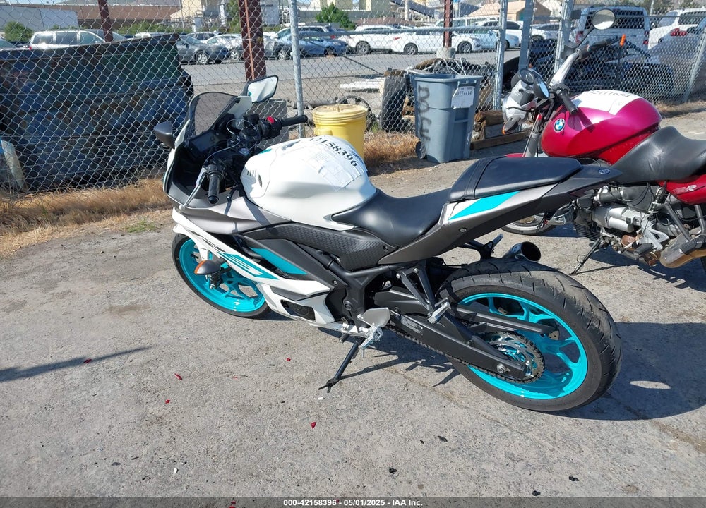 2024 YAMAHA YZFR3 A VIN: MH3RH18Y5RK017668