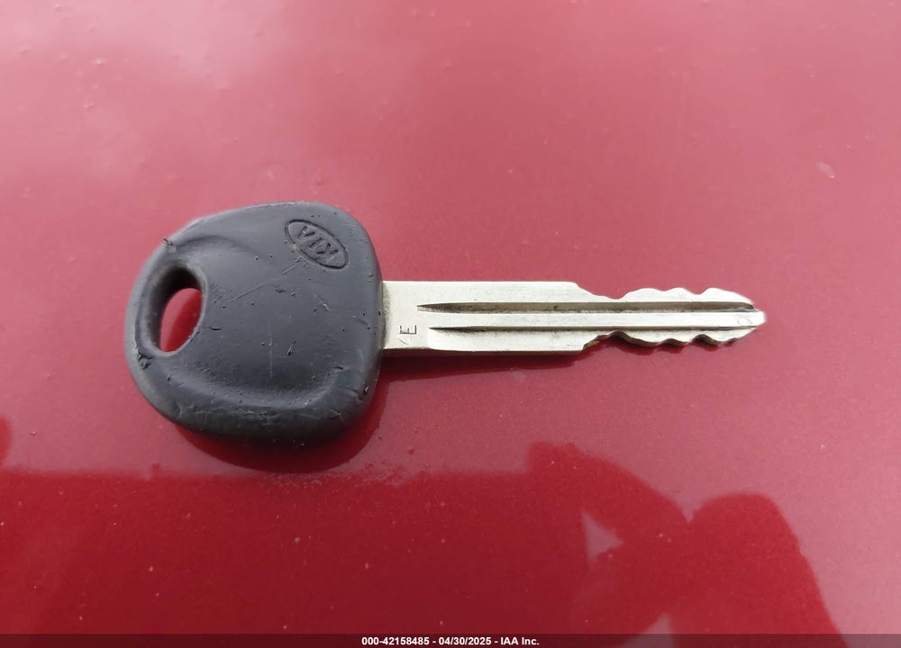 2008 KIA SORENTO LX VIN: KNDJD735X85807441