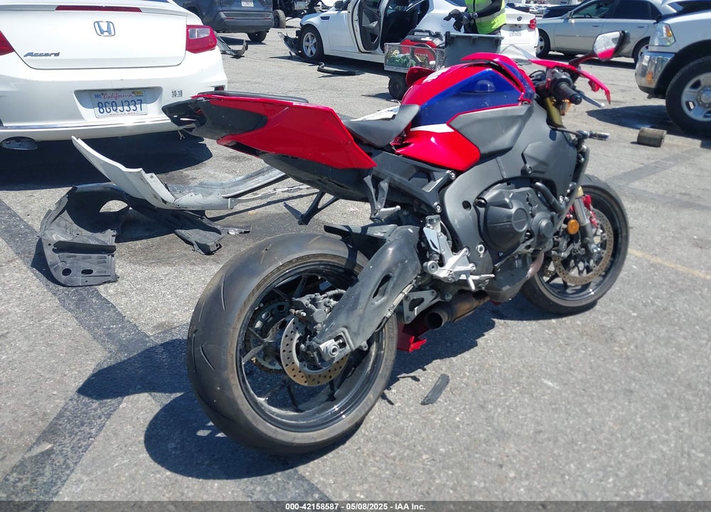 2024 HONDA CBR1000 RR VIN: JH2SC7713RK700062