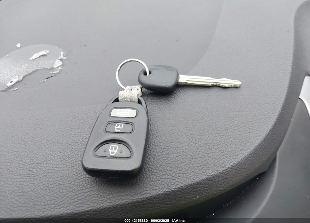 2013 HYUNDAI ELANTRA VIN: KMHDH4AE5DU985398