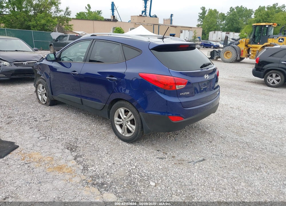2013 HYUNDAI TUCSON VIN: KM8JUCAC2DU565945