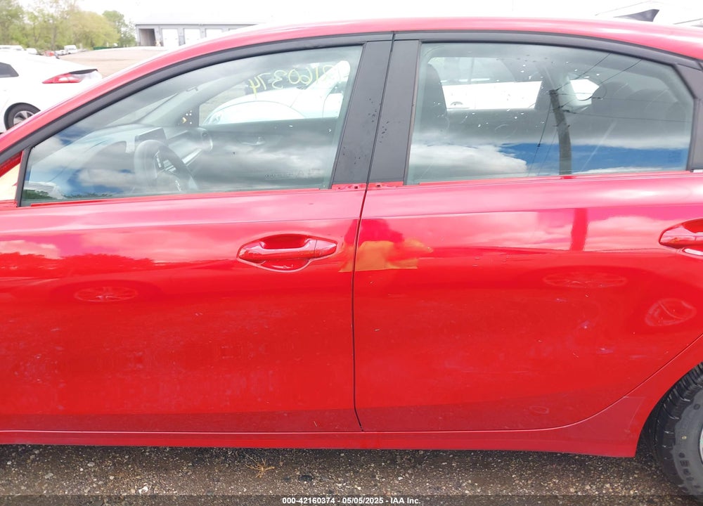 2021 KIA FORTE VIN: 3KPF24AD2ME359327