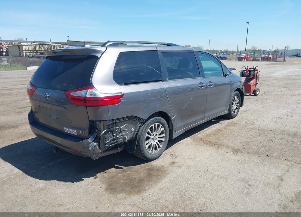 2018 TOYOTA SIENNA XLE PREMIUM 8 PASSENGER VIN: 5TDYZ3DC4JS963223