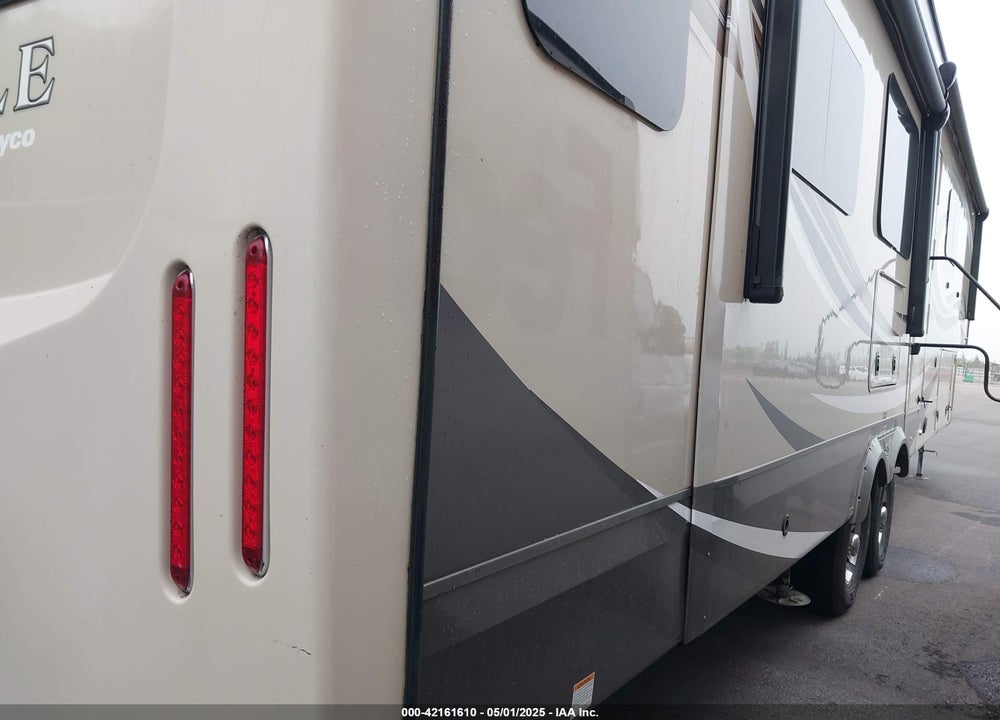 2019 JAYCO PINNACLE VIN: 1UJCJ0BV2K1RL0224