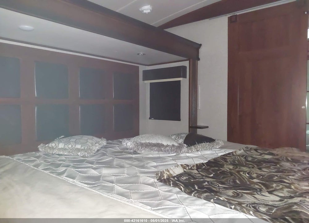 2019 JAYCO PINNACLE VIN: 1UJCJ0BV2K1RL0224