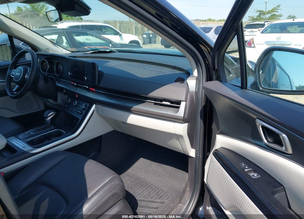 2024 KIA CARNIVAL MPV LX SEAT PACKAGE VIN: KNDNB4H35R6343032