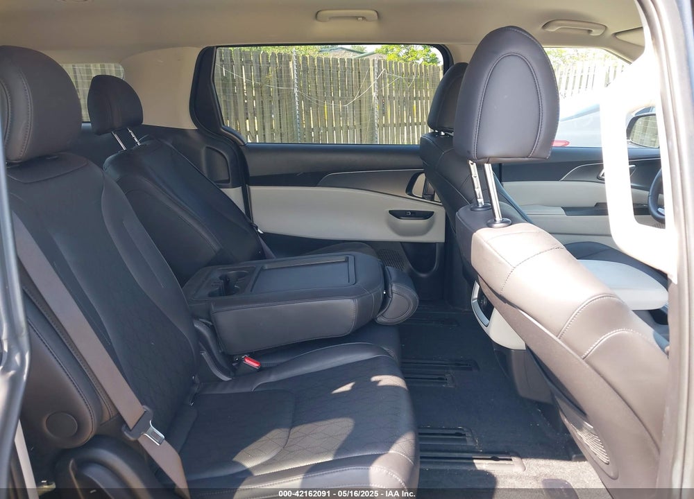 2024 KIA CARNIVAL MPV LX SEAT PACKAGE VIN: KNDNB4H35R6343032