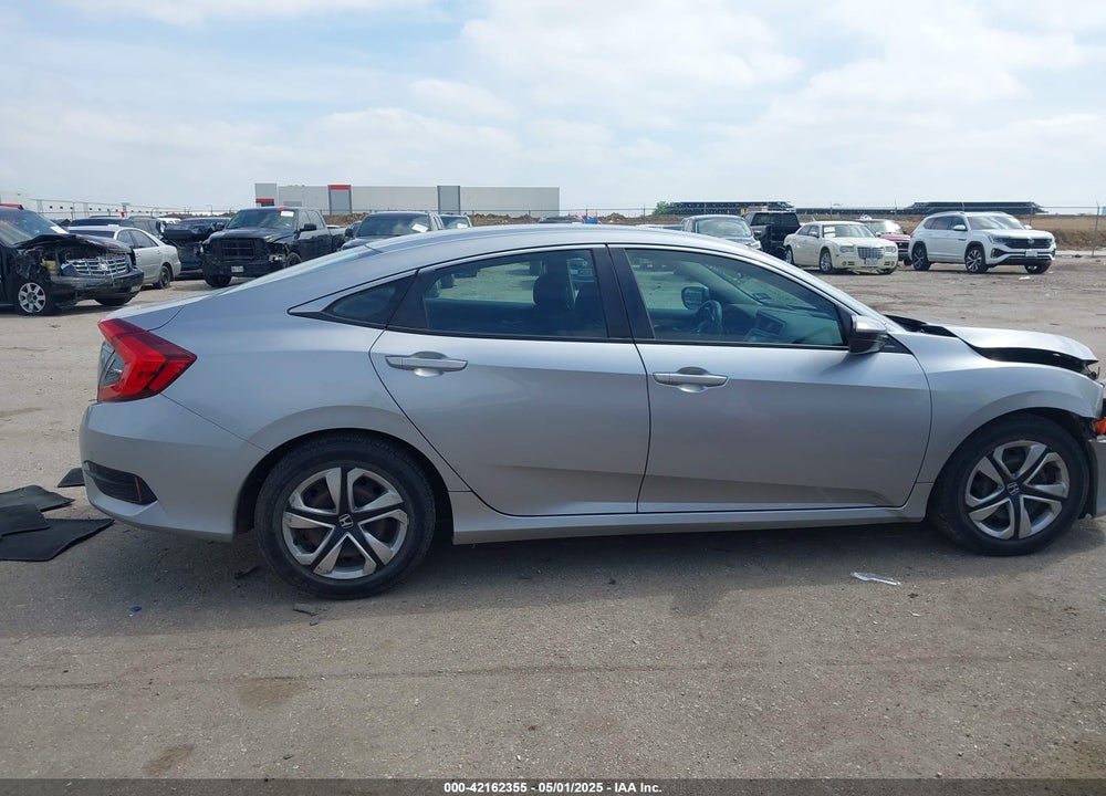 2017 HONDA CIVIC VIN: 19XFC2F52HE007907
