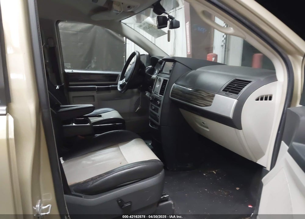 2010 CHRYSLER TOWN & COUNTRY TOURING PLUS VIN: 2A4RR8DX1AR384102