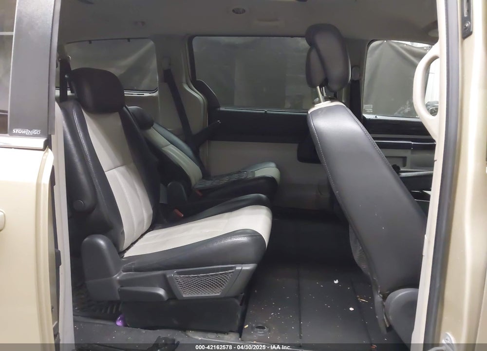 2010 CHRYSLER TOWN & COUNTRY TOURING PLUS VIN: 2A4RR8DX1AR384102