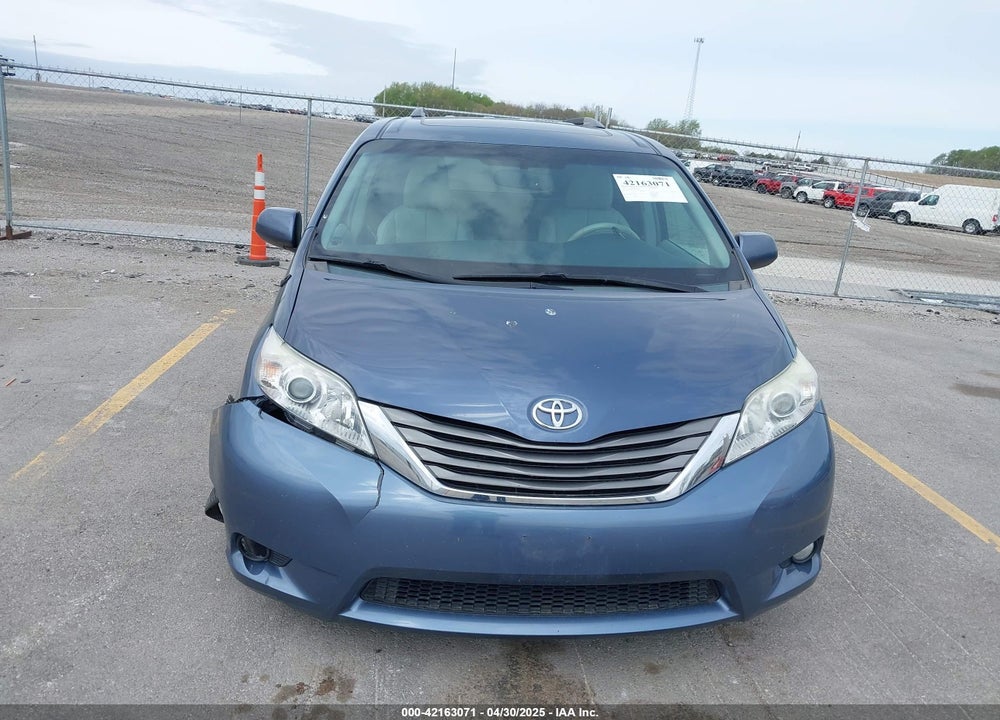 2014 TOYOTA SIENNA XLE 7 PASSENGER VIN: 5TDDK3DC5ES077601