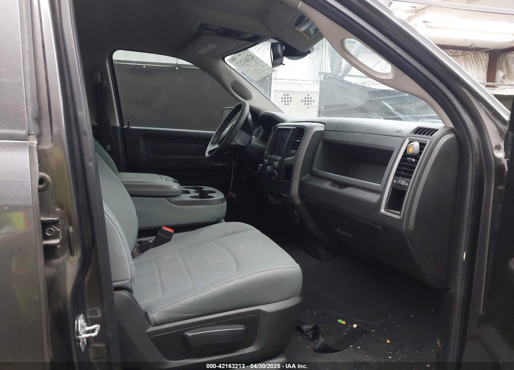 2019 RAM 1500 CLASSIC EXPRESS  4X4 6'4" BOX VIN: 1C6RR7FG6KS625365