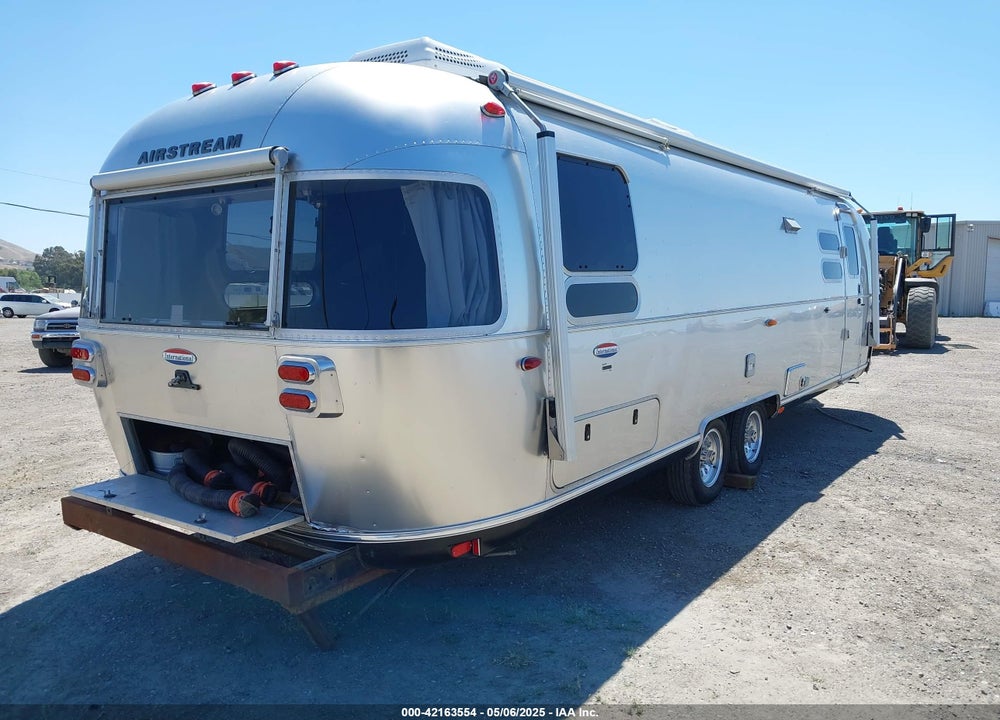 2018 AIRSTREAM OTHER VIN: 1STJFYP23JJ541307