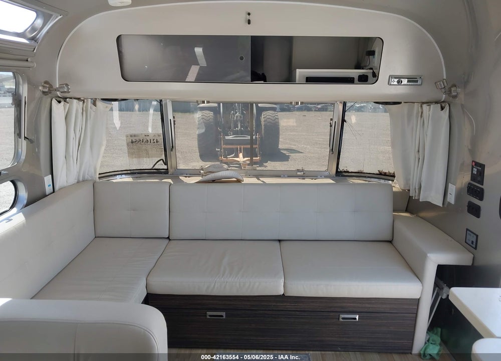2018 AIRSTREAM OTHER VIN: 1STJFYP23JJ541307