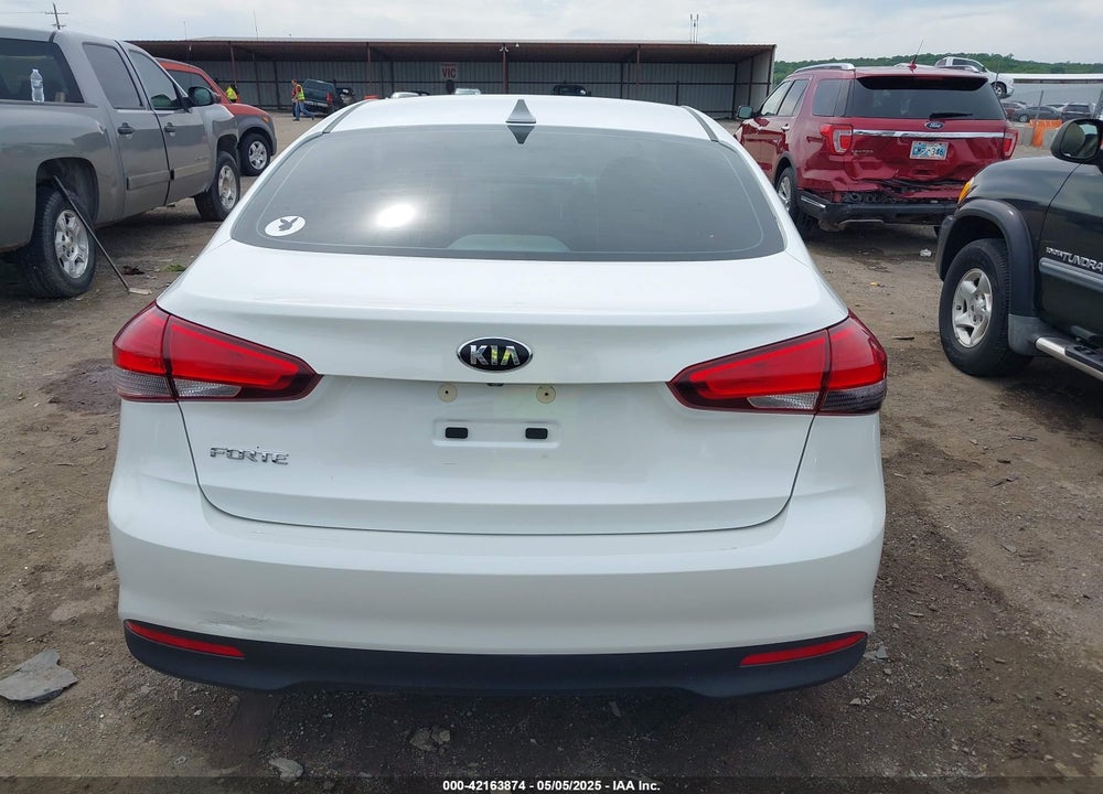 2018 KIA FORTE VIN: 3KPFL4A75JE257555