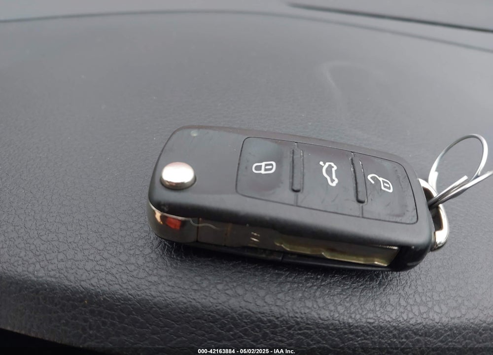 2017 VOLKSWAGEN JETTA VIN: 3VWDB7AJ8HM275777