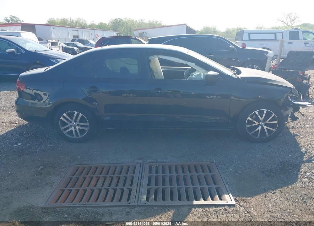 2016 VOLKSWAGEN JETTA VIN: 3VWD67AJ9GM258599
