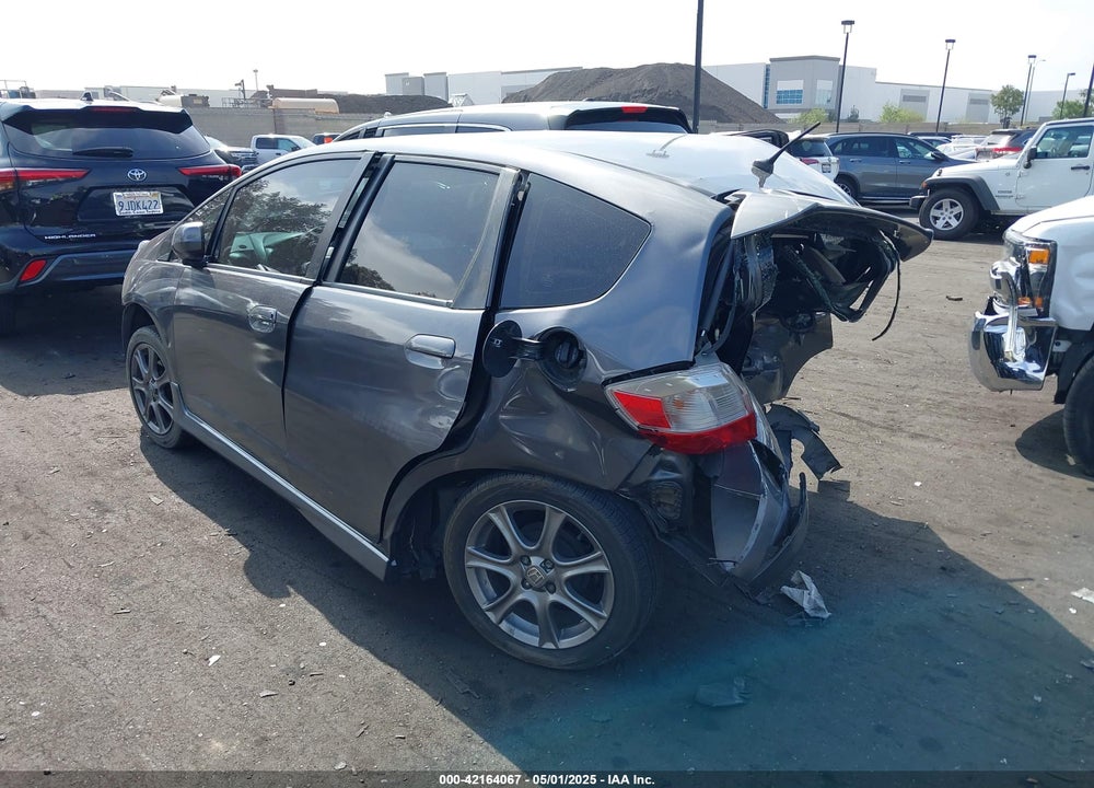 2013 HONDA FIT SPORT VIN: JHMGE8H58DC035192
