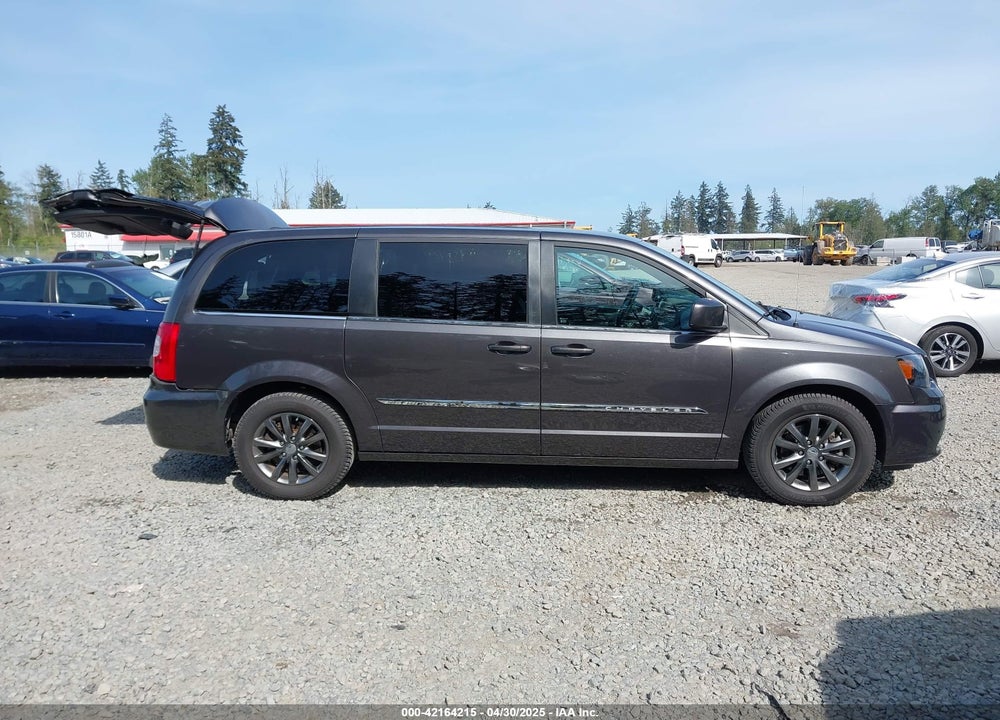 2016 CHRYSLER TOWN & COUNTRY S VIN: 2C4RC1HG0GR138532