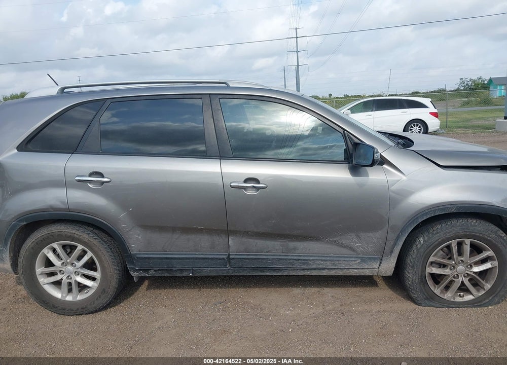 2015 KIA SORENTO LX VIN: 5XYKT3A64FG584510
