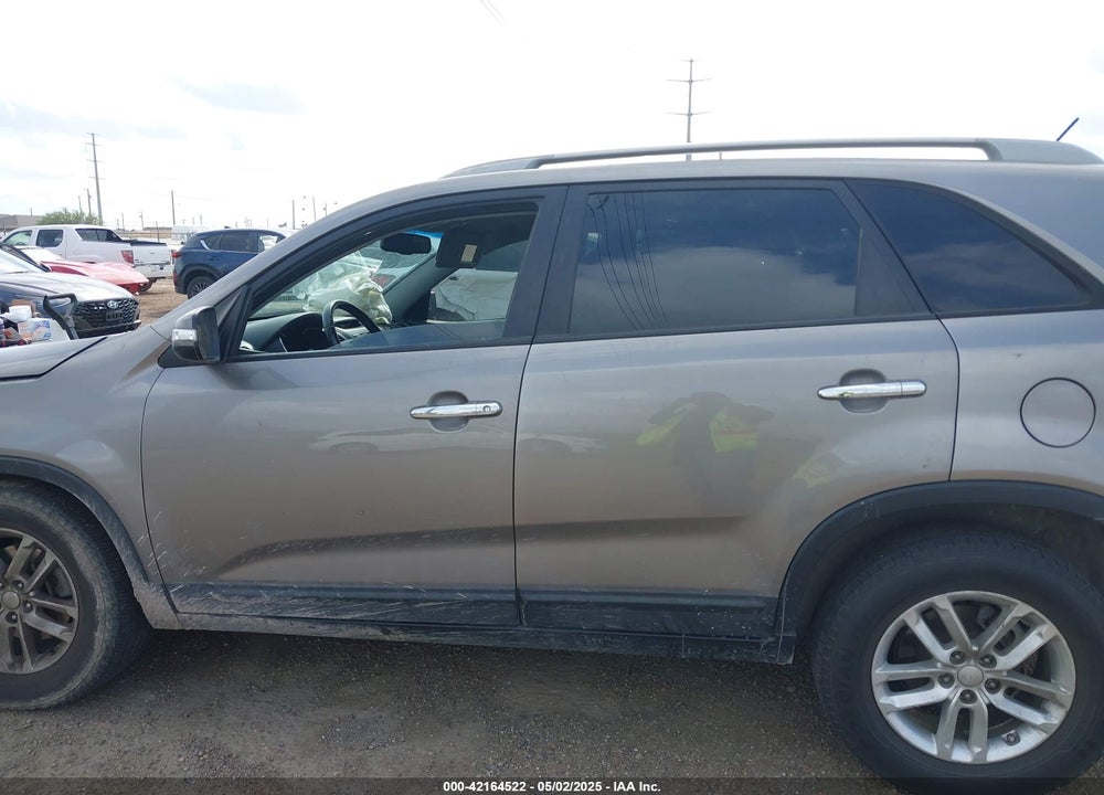 2015 KIA SORENTO LX VIN: 5XYKT3A64FG584510