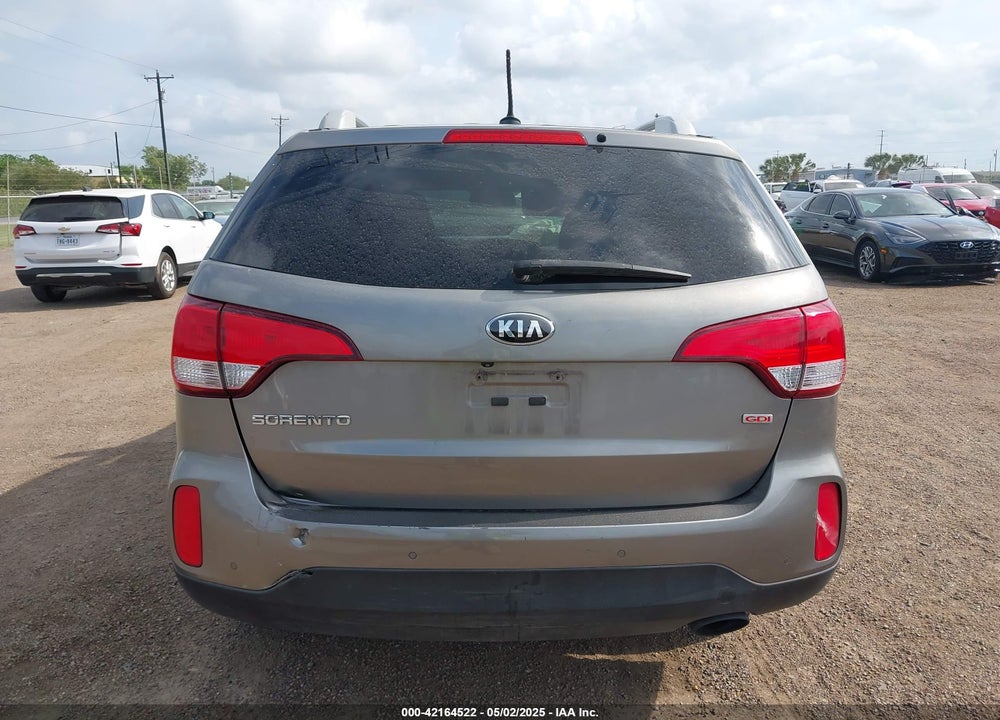 2015 KIA SORENTO LX VIN: 5XYKT3A64FG584510