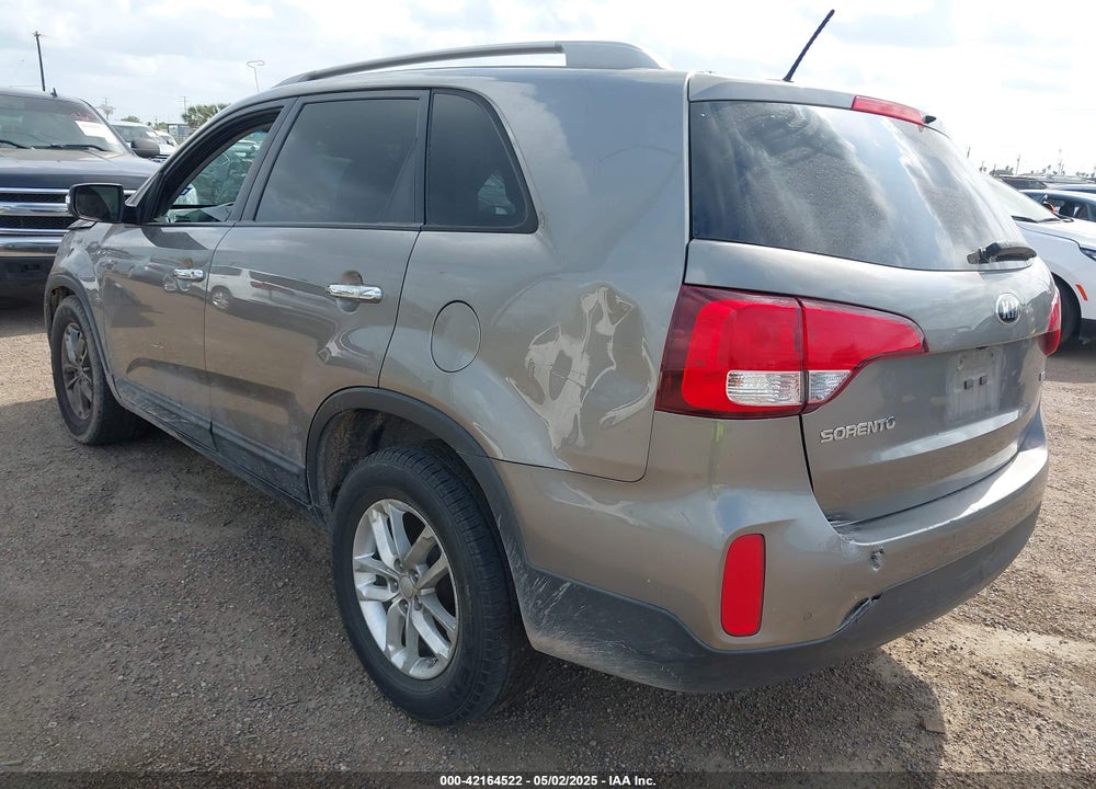 2015 KIA SORENTO LX VIN: 5XYKT3A64FG584510