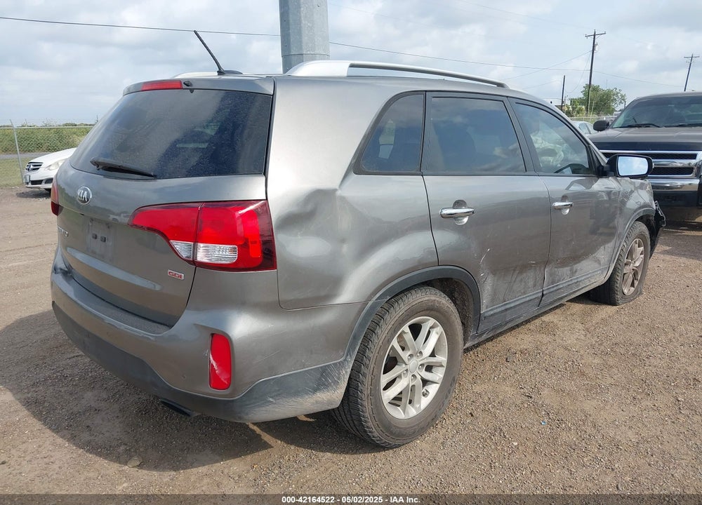 2015 KIA SORENTO LX VIN: 5XYKT3A64FG584510