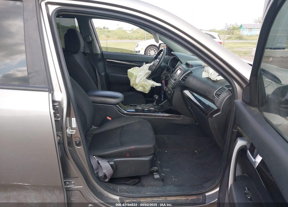 2015 KIA SORENTO LX VIN: 5XYKT3A64FG584510
