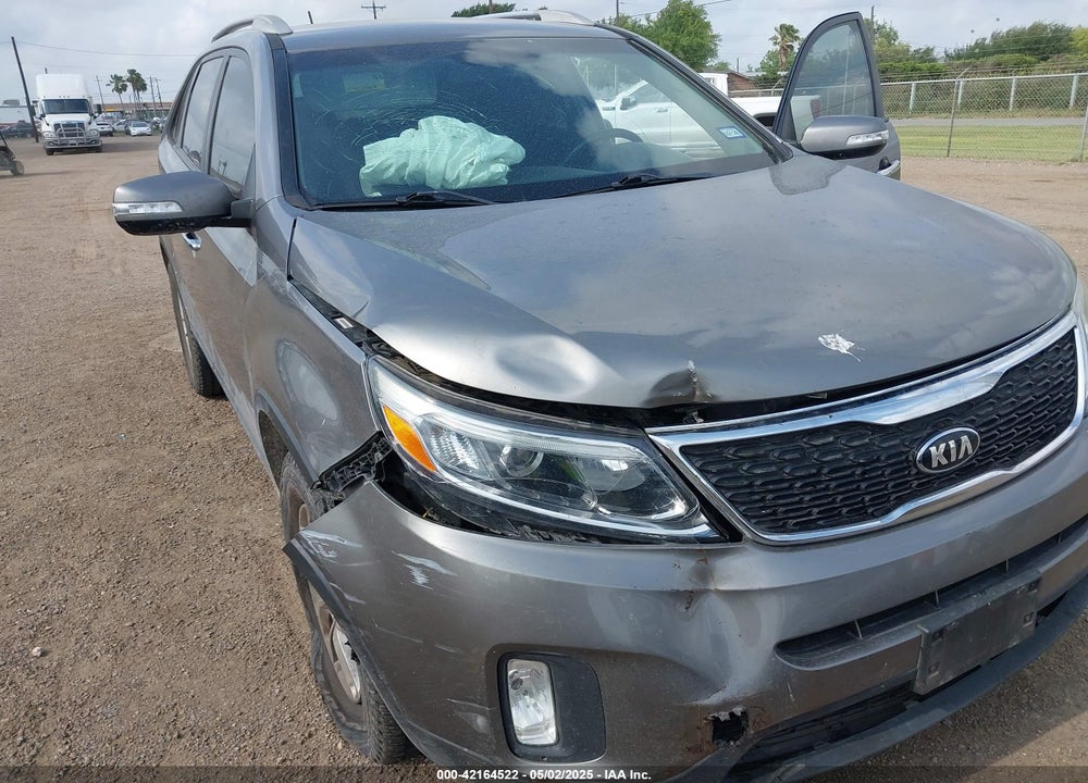 2015 KIA SORENTO LX VIN: 5XYKT3A64FG584510