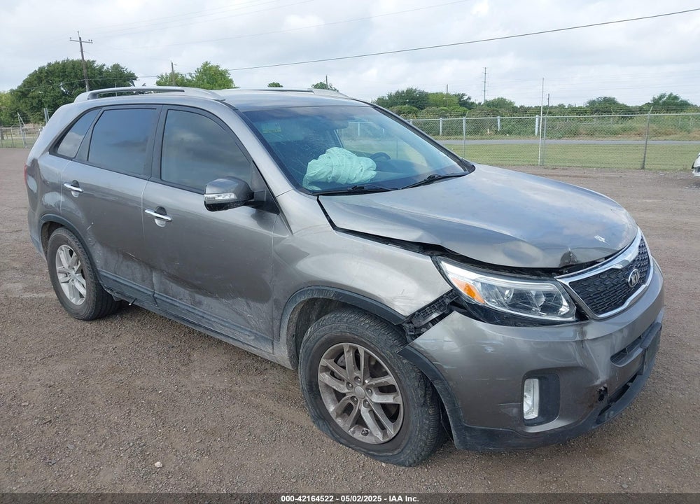 2015 KIA SORENTO LX VIN: 5XYKT3A64FG584510