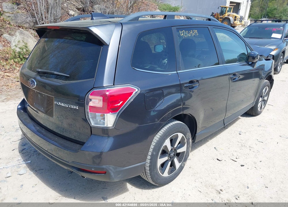 2018 SUBARU FORESTER VIN: JF2SJARC1JH615055