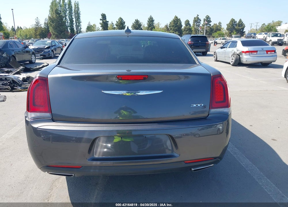 2019 CHRYSLER 300 VIN: 2C3CCABG2KH590239