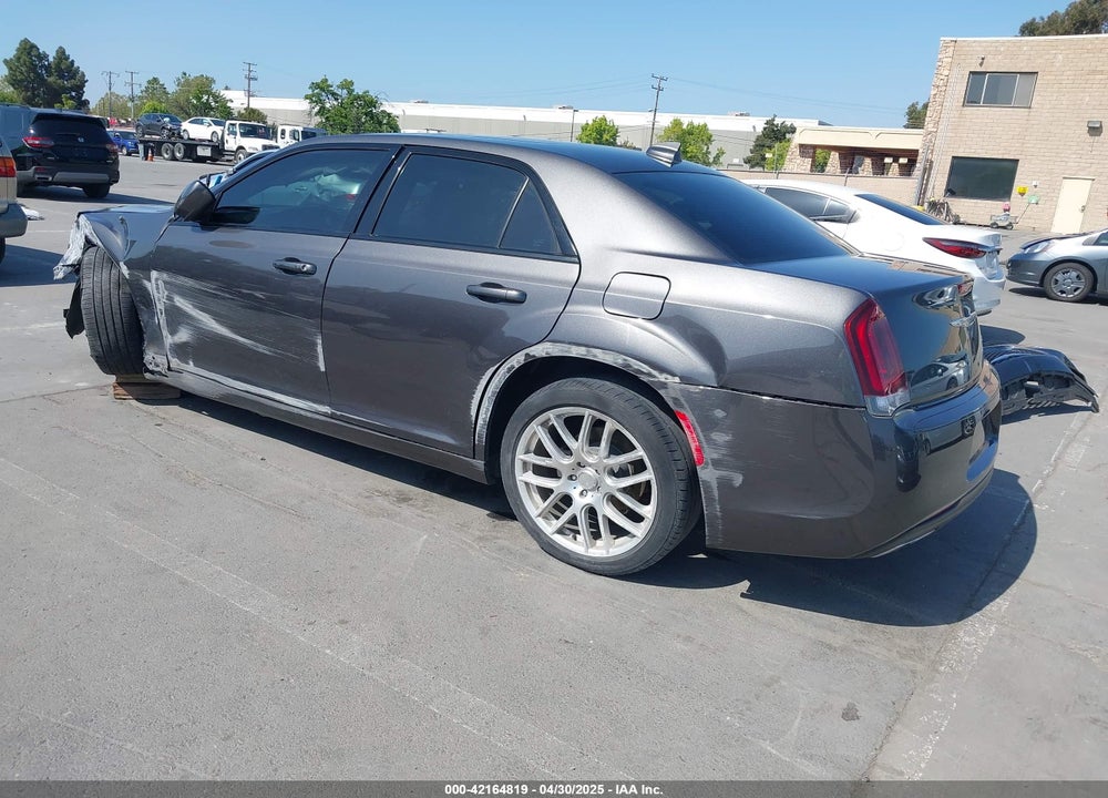 2019 CHRYSLER 300 VIN: 2C3CCABG2KH590239