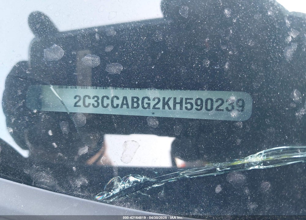 2019 CHRYSLER 300 VIN: 2C3CCABG2KH590239