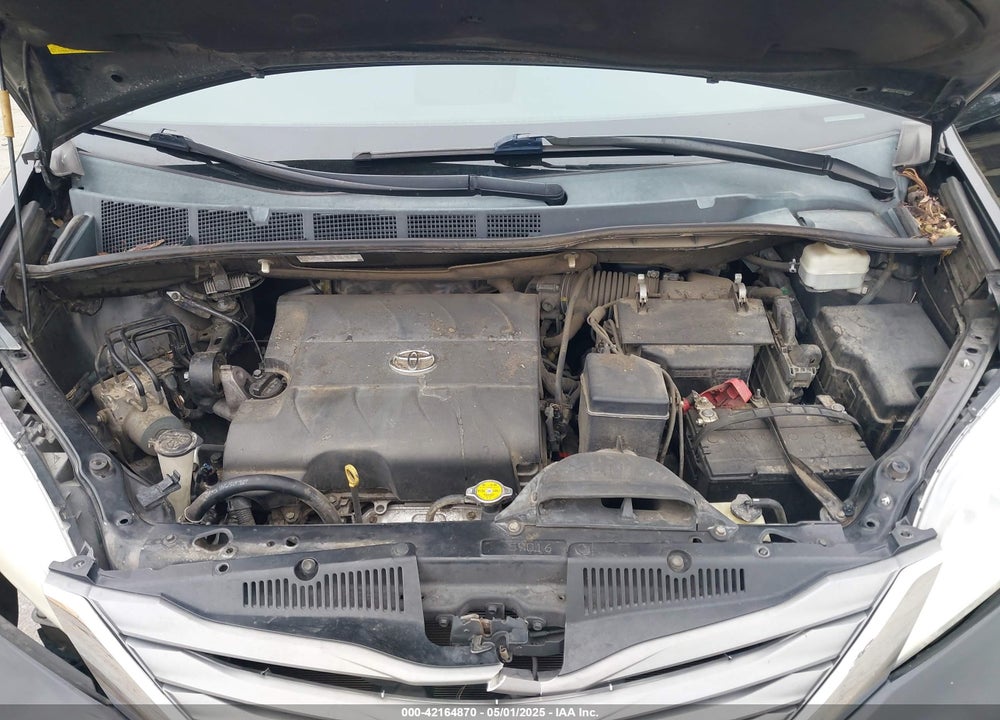 2013 TOYOTA SIENNA XLE V6 8 PASSENGER VIN: 5TDYK3DC5DS386789