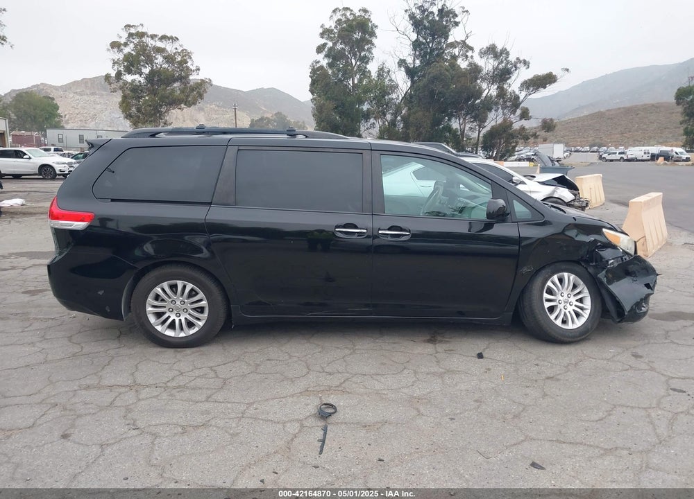 2013 TOYOTA SIENNA XLE V6 8 PASSENGER VIN: 5TDYK3DC5DS386789