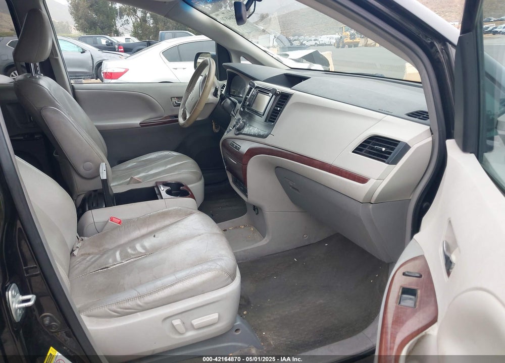 2013 TOYOTA SIENNA XLE V6 8 PASSENGER VIN: 5TDYK3DC5DS386789