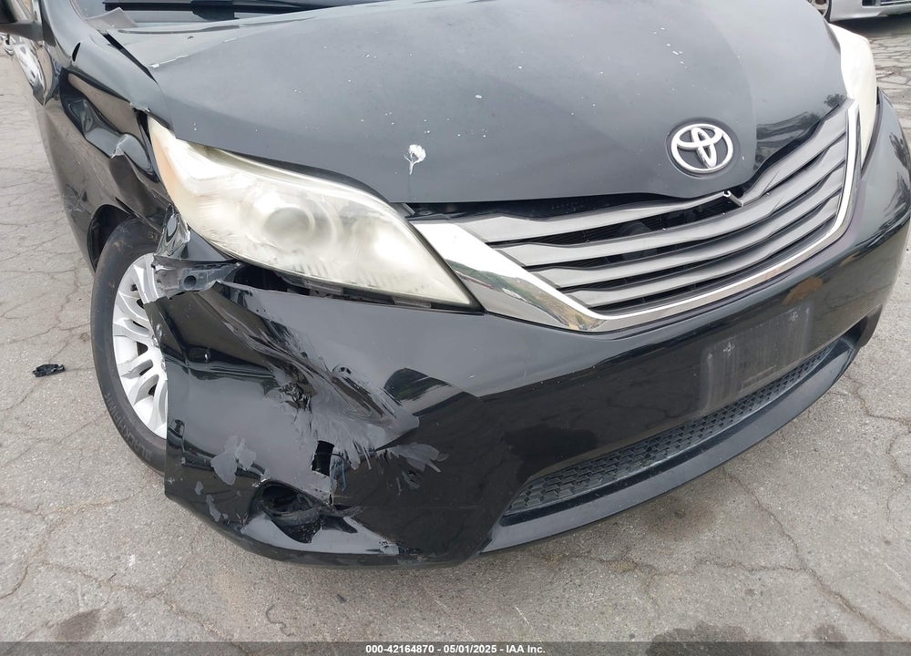 2013 TOYOTA SIENNA XLE V6 8 PASSENGER VIN: 5TDYK3DC5DS386789