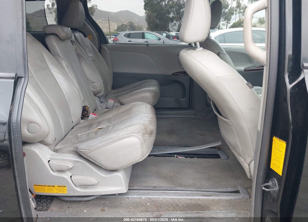 2013 TOYOTA SIENNA XLE V6 8 PASSENGER VIN: 5TDYK3DC5DS386789