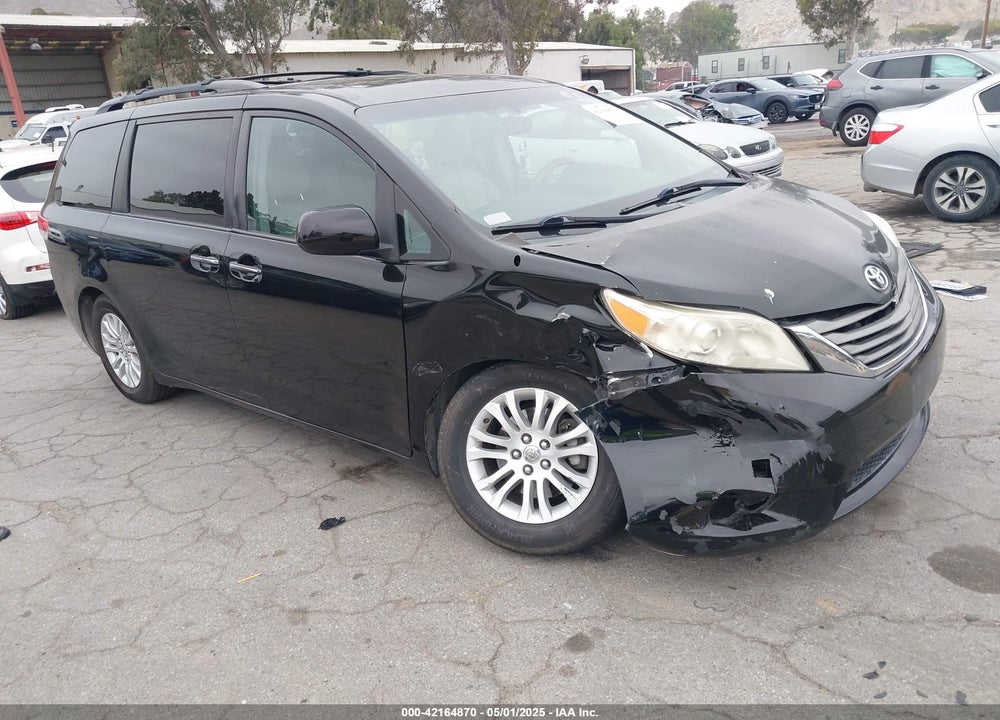 2013 TOYOTA SIENNA XLE V6 8 PASSENGER VIN: 5TDYK3DC5DS386789