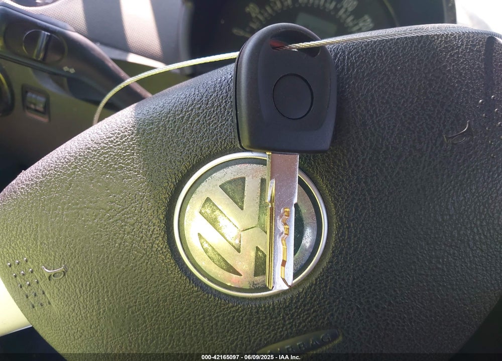 2003 VOLKSWAGEN NEW BEETLE VIN: 3VWCD21C73M442665