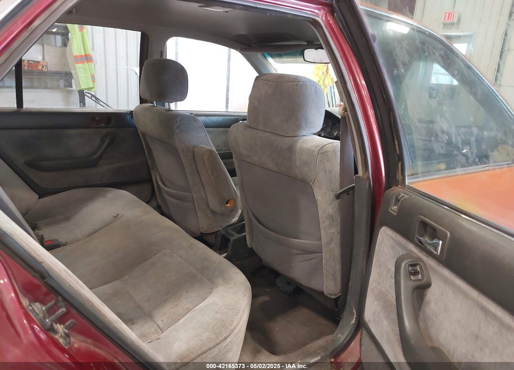 1992 HONDA ACCORD LX VIN: 1HGCB7559NA230126