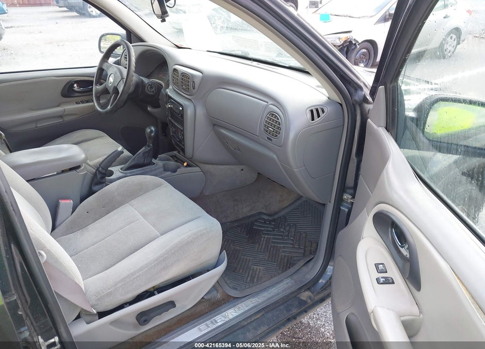 2005 CHEVROLET TRAILBLAZER VIN: 1GNDT13S352210929